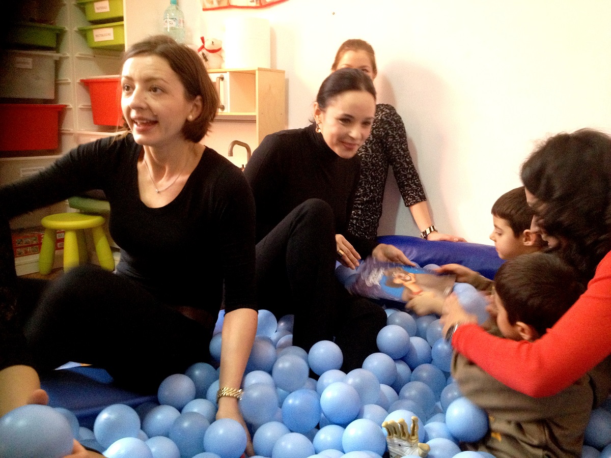 15 ianuarie 2014 Andreea Marin si Ana Maria Branza au vizitat Casuta Piticilor cu Autism