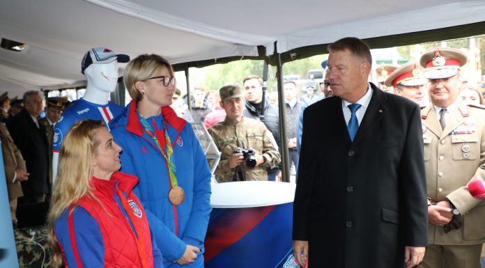 De Ziua Armatei, președintele Klaus Iohannis a semnat în cartea de onoare a clubului Steaua!